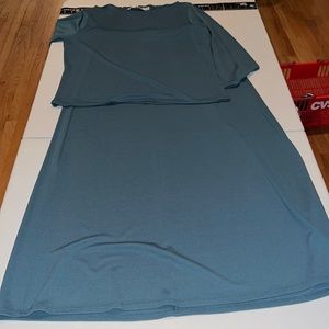 Max Studio  size Medium Teal blue 2 piece  3/4 sleeve top & pull on Maxi skirt